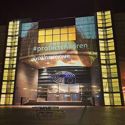 A building #protectchildrenonthemove